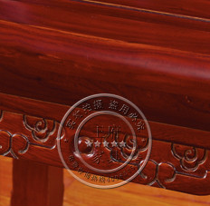 古典老榆木餐椅雕刻细节