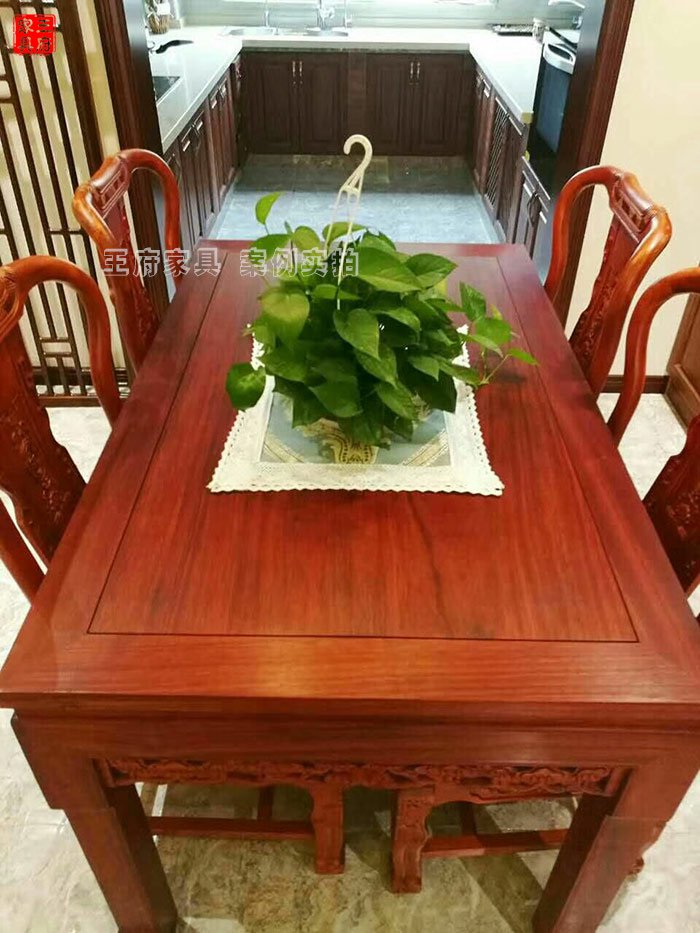 中式仿古实木餐桌