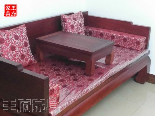 天津的周哥选购了罗汉床和圈椅